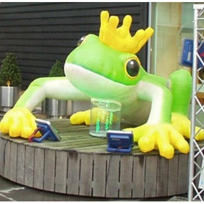 Custom giant inflatable frog with crown for stage display decoration